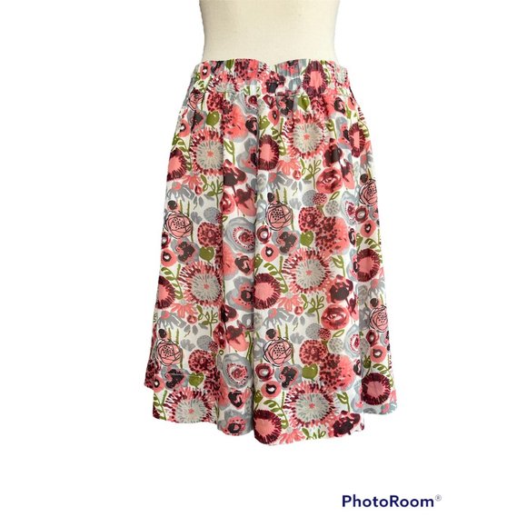 Down East Basics Flowered Skirt Womens Size Small but fits more like a Medium - Picture 2 of 3
